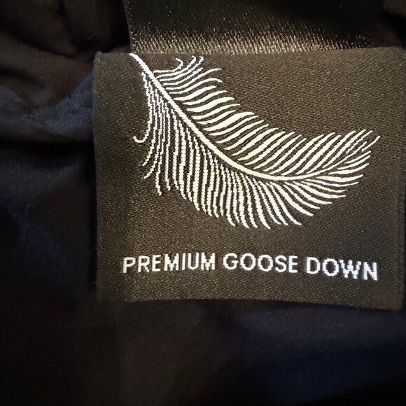 Like new! Aritzia The Super Puff Shorty cliMATTE Goose Down Jacket in Black Sz M - Picture 12 of 12